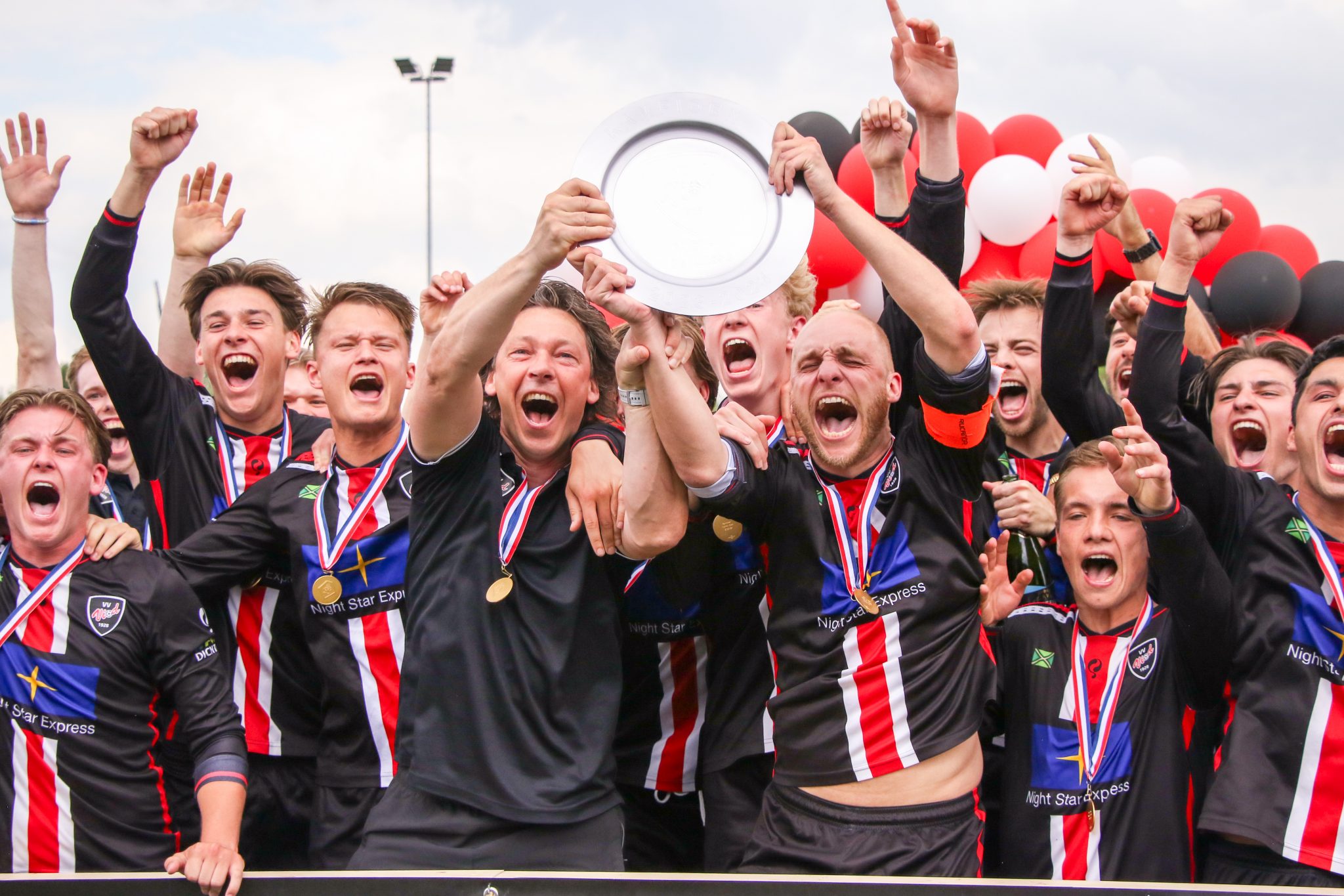 Rudi Vonk stopt als hoofdtrainer van VIOD 1