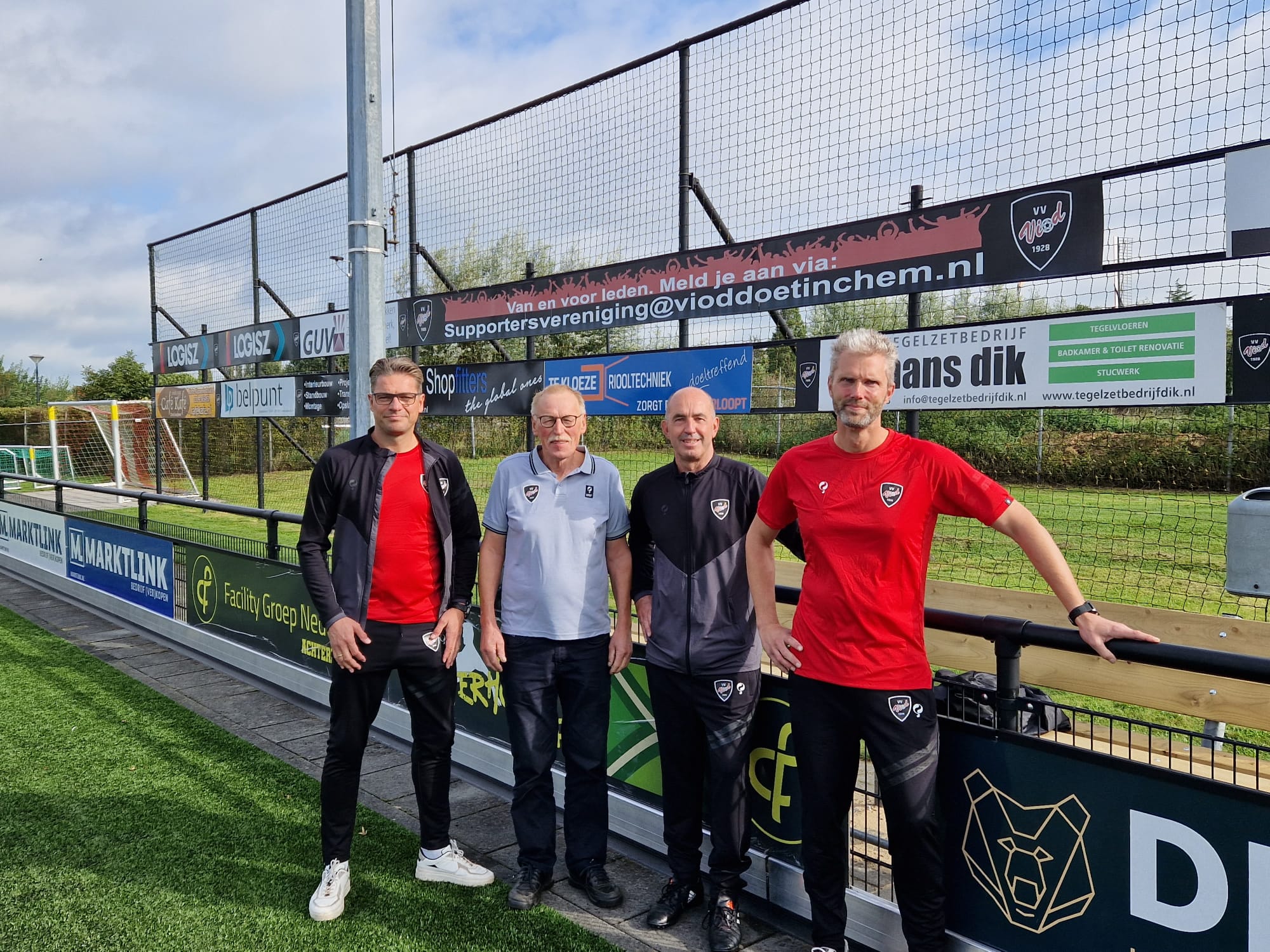 Nieuwe kleding voor begeleiding jeugdteams